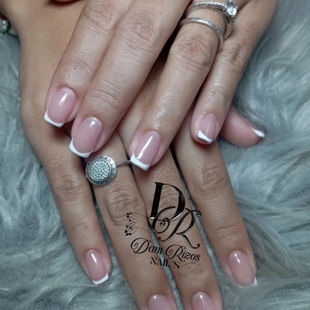 Nail art floral delicado